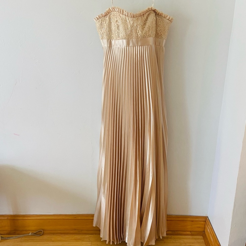 Badgley Mischka Sz 10 Gold Tan Pleated Sweetheart Ruffle detail Neckline Gown